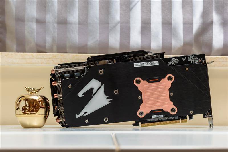 技嘉aorus rtx 2060测试_散热_高度_部分
