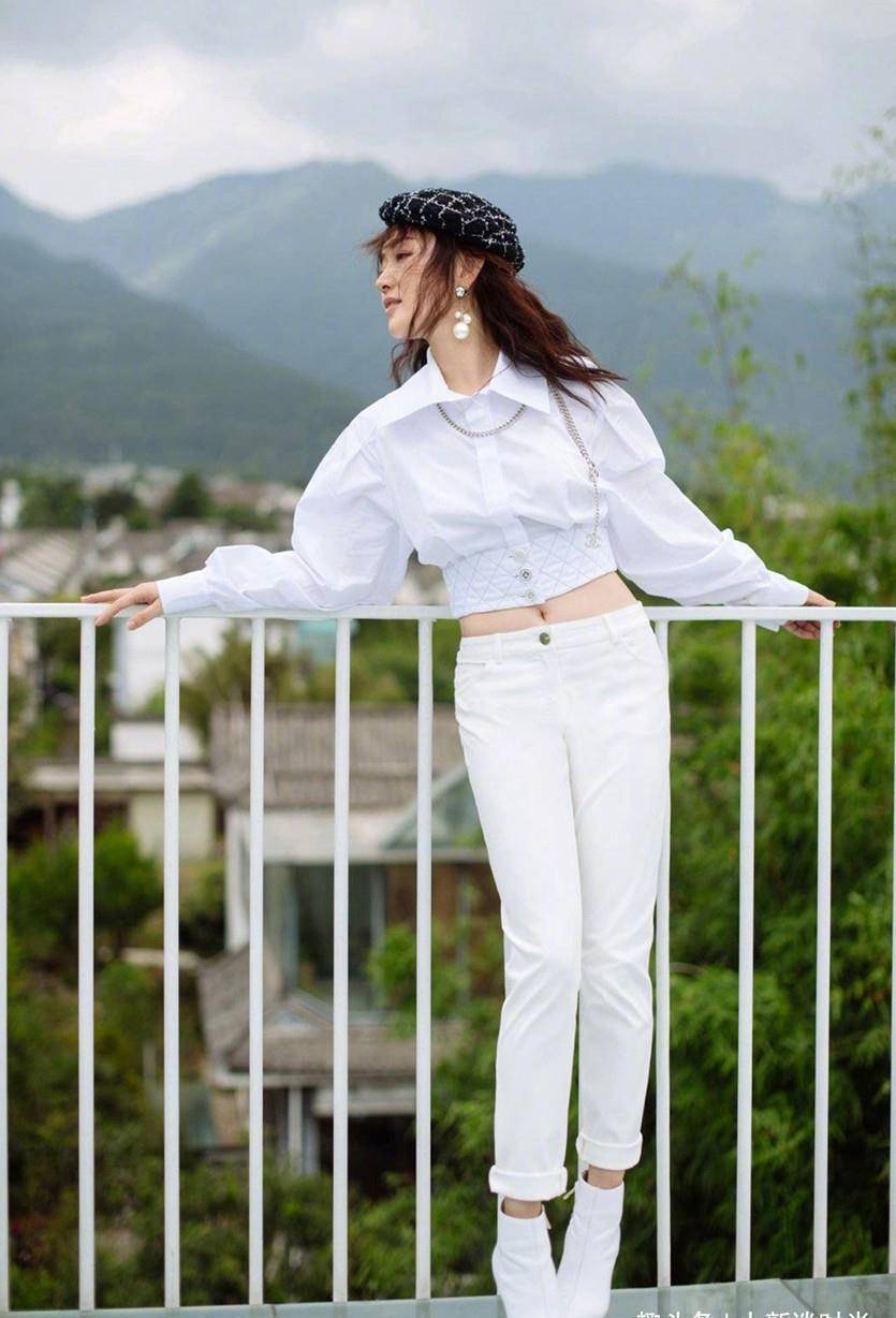 49岁杨钰莹身材好有料!