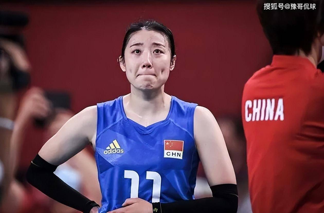 反观中国女排主教练蔡斌表示:张常宁回归是因为有很强的为国争光的