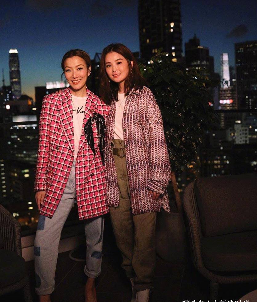 郑秀文与蔡卓妍晒合照,两人一个御姐,一个淑女,你更喜欢谁_西装_造型