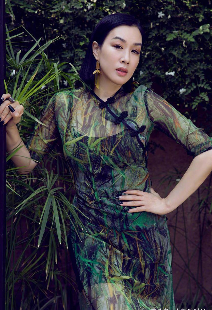 钟丽缇携老公亮相,夫妻两人直接在机场跳舞,这也太放