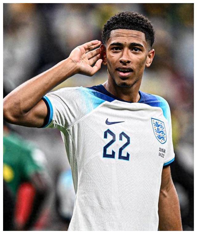 之前,德国图片报曾援引多特蒙德内部人士的话称,贝林厄姆在球队内部并