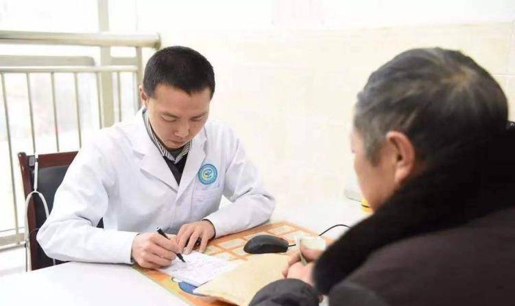 杭州老人肝癌晚期:拒绝化疗,打麻将,吃小吃,女儿尊重