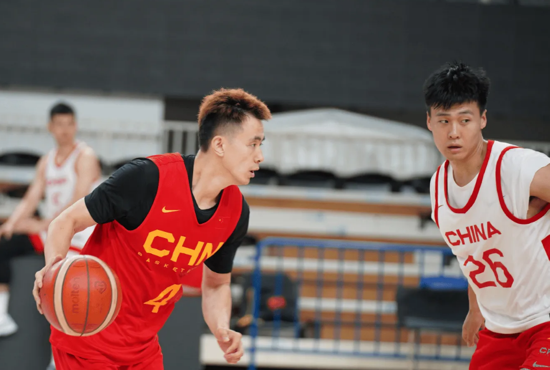 郭艾伦谈赵继伟疯了:尽快开直播送礼物_比赛_球迷_吐槽