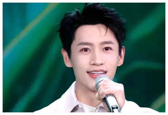 谁说魏晨不火?换个角度看,他的魅力令人心动,无人能及!