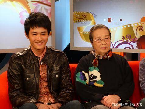 他是容嬷嬷的干儿子,出道14年不温不火,妻子却越来越红_王媛可_王雨_