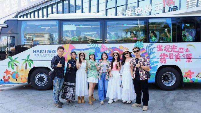 从2月21日开通,在短短的几天运营中,宇通打造的旅游观光巴士华丽出圈