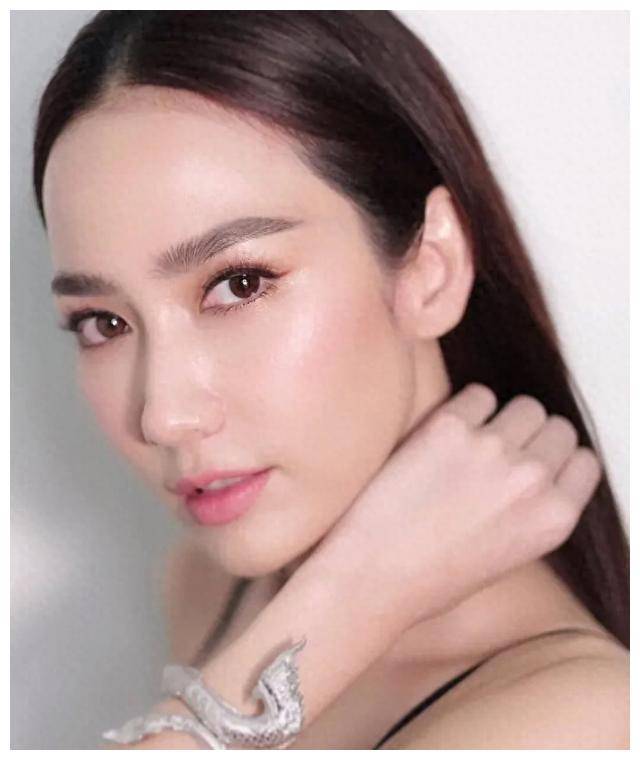 泰娱界有一位被称为"常青树"的女星,她就是帕德容琶·砂楚.