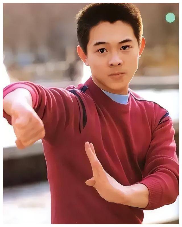 李连杰:一切从简,无需立碑,办丧事,树葬海葬皆可,无所谓.