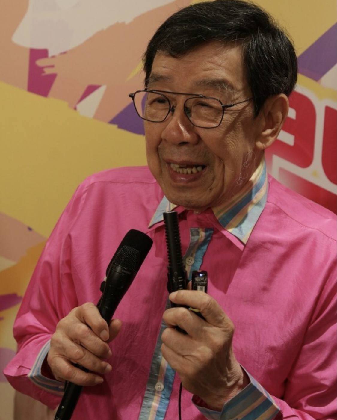 老戏骨胡枫举行演唱会,透露孙女和曾孙会上台,网友担