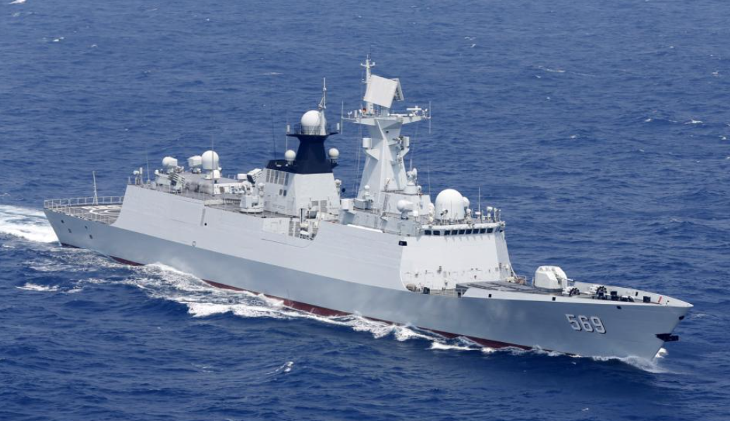 因为052d型驱逐舰,不仅仅能够发射红旗9防空导弹,鱼8火箭助推反潜鱼雷