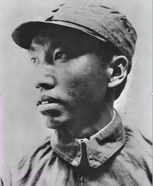在革命生涯之中,左权先后经历过北伐战争,红军长征和抗日战争.
