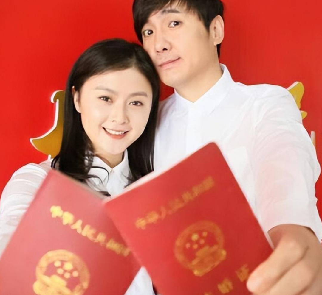 沈腾和女子一起参加婚礼,还穿着情侣装,打破婚姻传闻_王琦_照片_生活