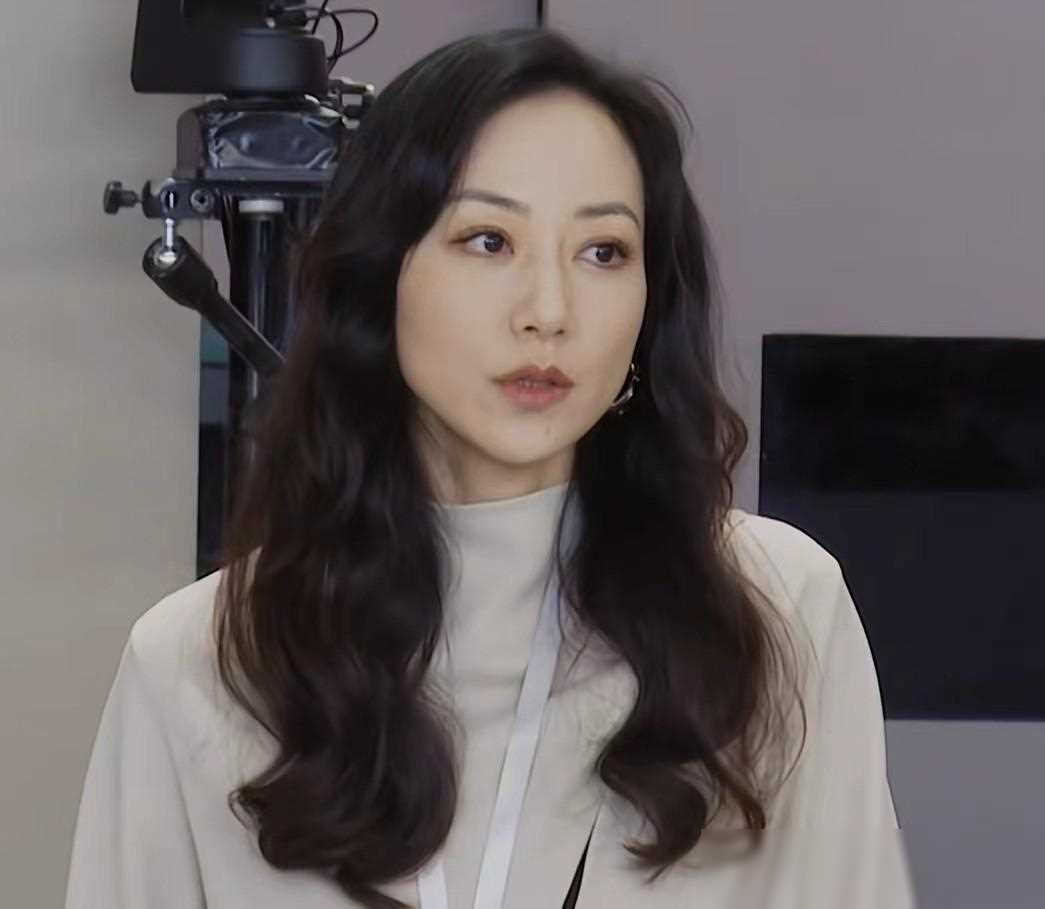 41岁韩雪对比40岁金莎,差别一目_节目_观众们_故事