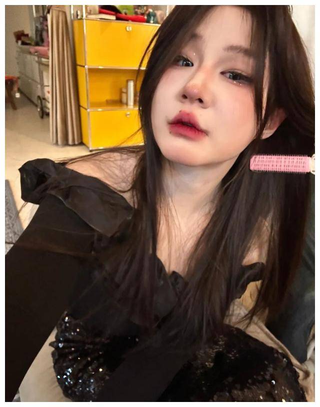 每天就是酷酷炫鸡爪子的朱梓骁,爆改后帅是帅的,但总感觉和彭昱畅出自