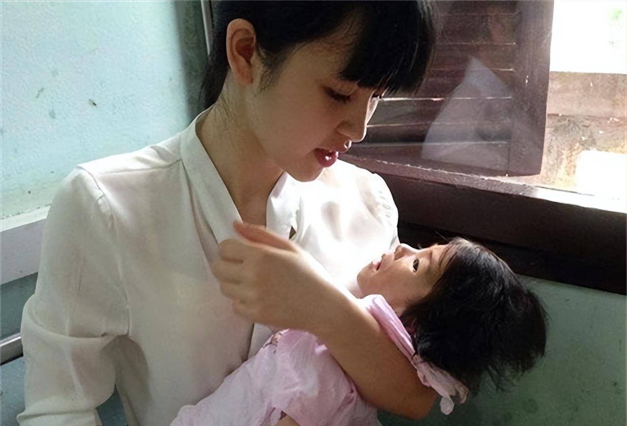 收养"皮包骨"女孩,动机遭到质疑,如今情况却打脸众人_燕儿_孩子_越南
