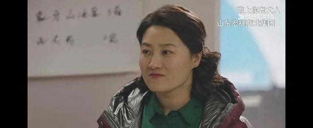 一个乡村妇女在她家附近开了一家超市,经营得很好,因此被评价为一个