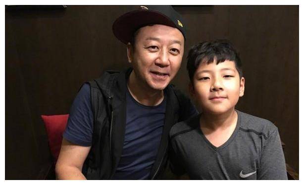 郭涛晒照庆祝儿子17岁生日,如父如子,同样帅气!_郭子睿_父亲_祝福