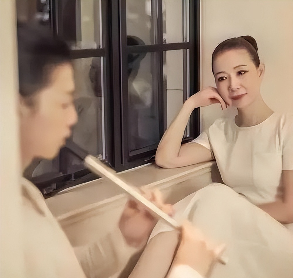 悲情女人仲小萍:因儿子30年不嫁,两次被辜负,霍尊输了回到起点_音乐