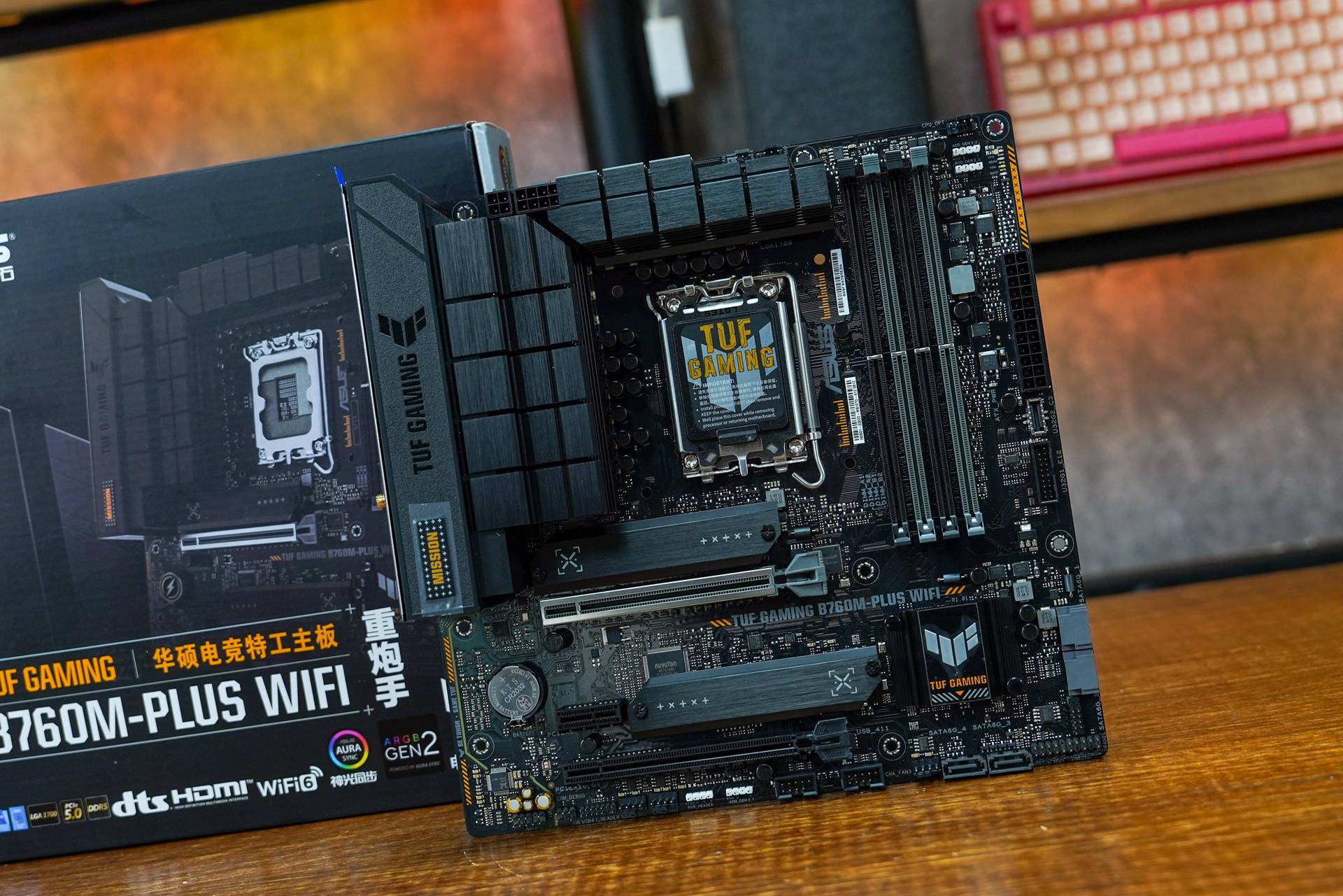 首先需要考虑的是机箱的兼容和尺寸为m-atx,所以这次选择了--华硕tuf