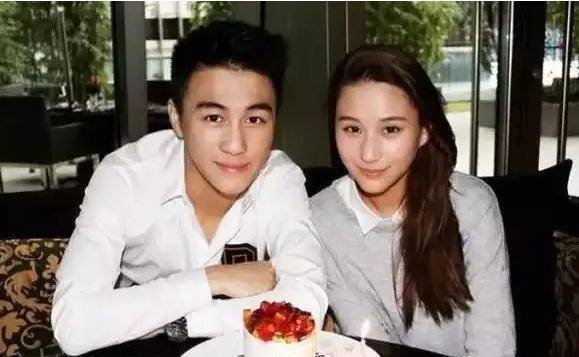 何超莲窦骁出游弟弟何猷君前女友一起同行这关系有点乱