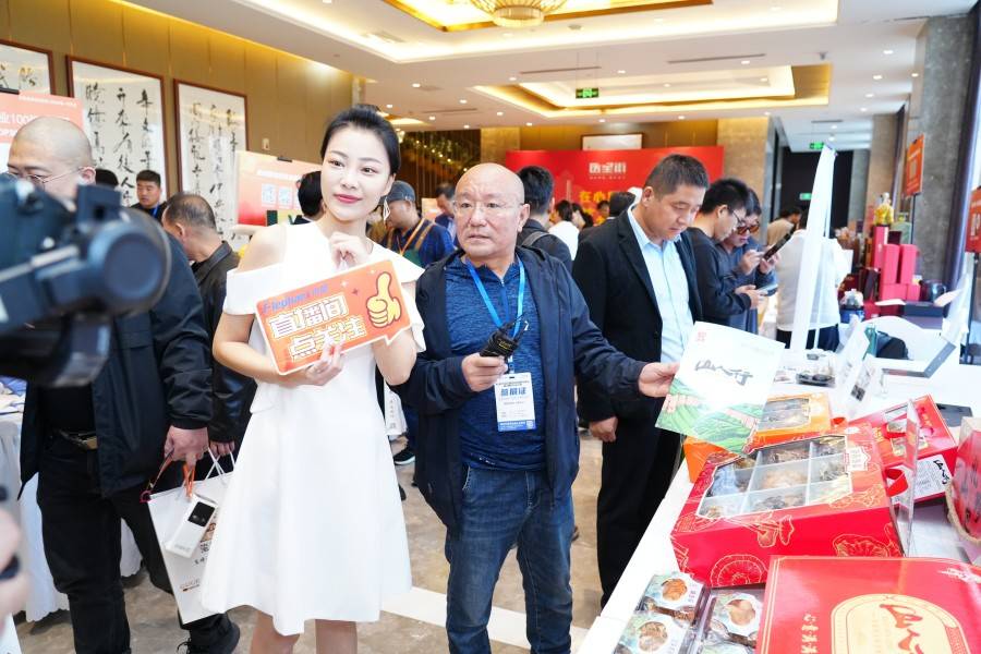 随着春意的渐浓,3月15日,上海白金汉爵大酒店将成为礼品行业瞩目的