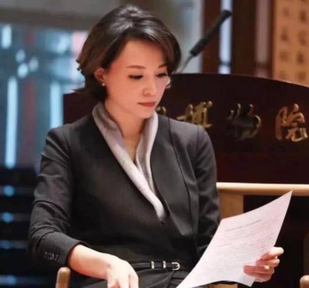 同是电视一姐,46岁姐姐幸福美满,63的她却与老公分居了17年_汪文华