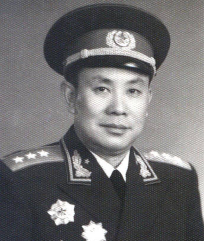 首先,我们来说一说第四野战军12个军的首任军长情况,第38军的首任军长