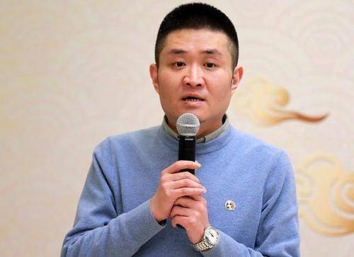 原来,同是相声艺人的马腾翔近日在个人社交账号大发有关苗阜借举办