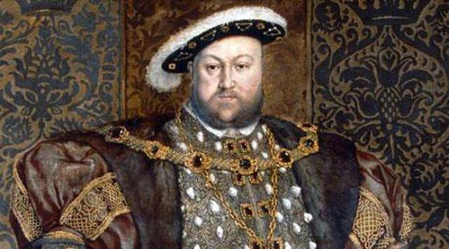 安妮·博林再没容下任何一个男人,直到两年后,亨利八世迷恋上她,对她