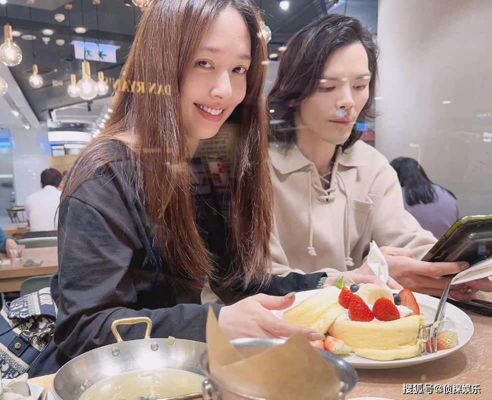 郭碧婷给老公手写打call纸条,甜喊向佐"佐佐",越爱越高调_老婆_照片