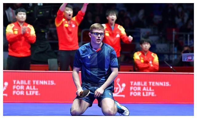 国乒荣耀,樊振东的风范 绽放在冠军之路 上_比赛_中国_胜利