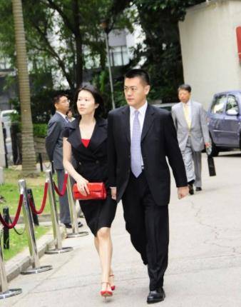 刘銮雄儿子刘鸣炜:亲眼看父亲移情李嘉欣,打电话说她又老又丑_香港