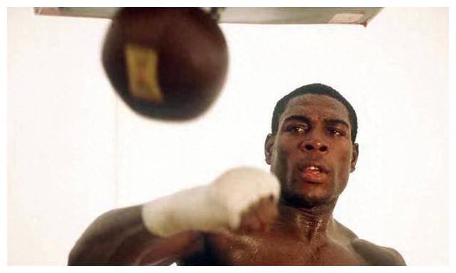 泰森速度最快,刘易斯刺拳最犀利,但最聪明的拳王是谁?