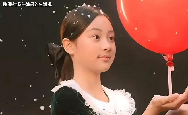 李小璐女儿甜馨注销账号,因cos细节被网暴,网友:放过孩子吧_祝福_贾乃