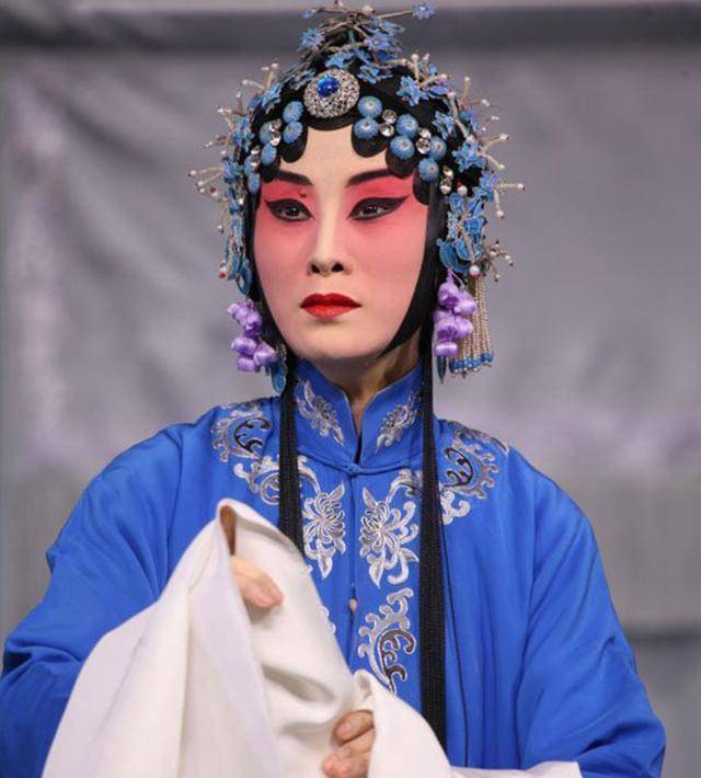 张火丁:15岁才接触京剧,三年的求学之路,比别人7年学的还多_演出_父亲