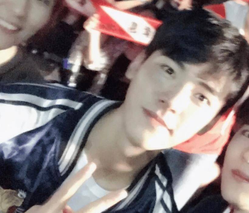 不过这些照片也证明了龚俊绝对是没有整容过,甚至连微调都没有,毕竟