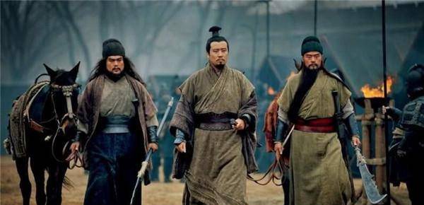 得知张飞死讯,刘备只轻言说4个字,此时诸葛亮才看清