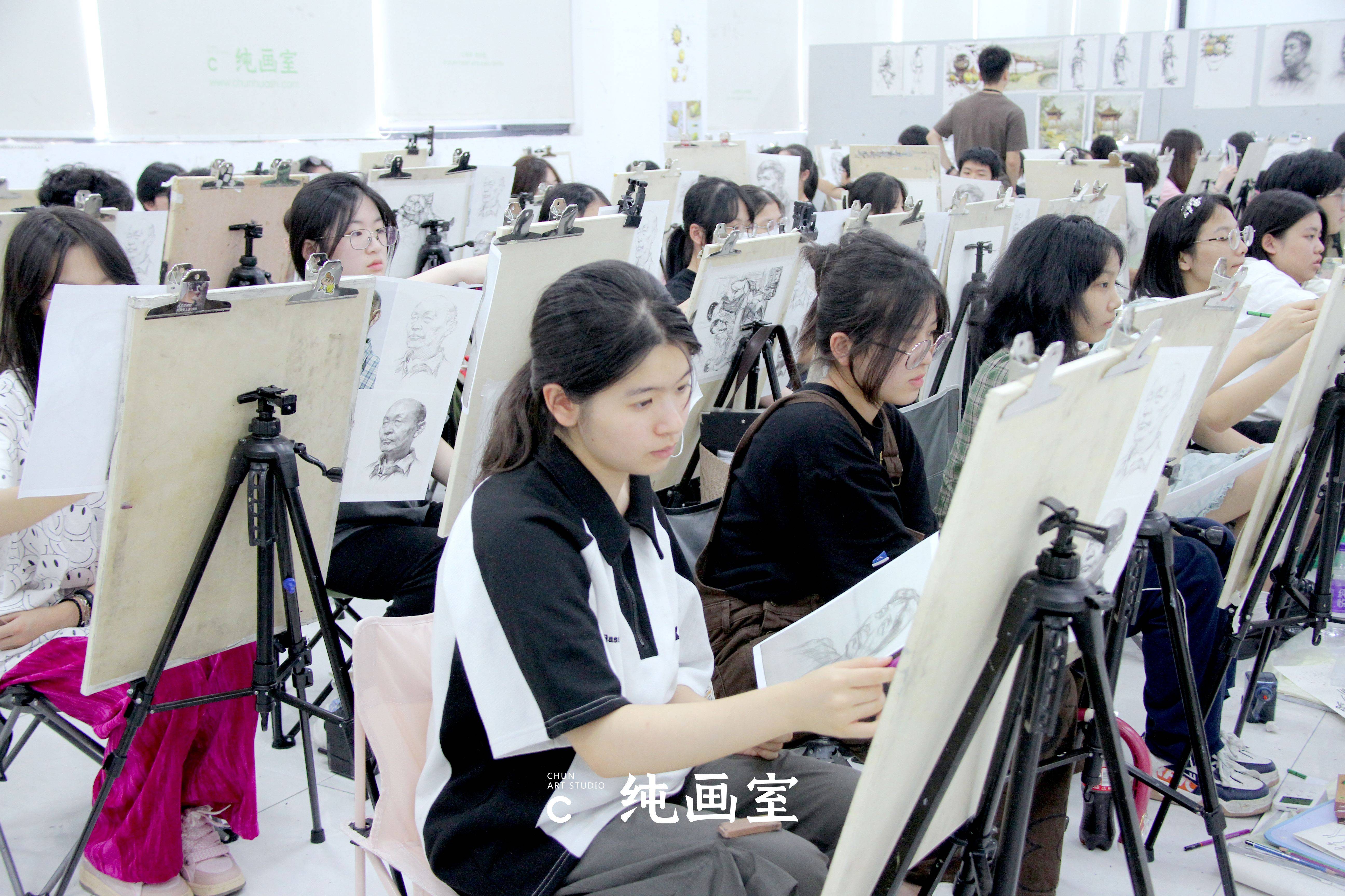 8月,9月是美术生夯实基础的阶段,只有基础打扎实了