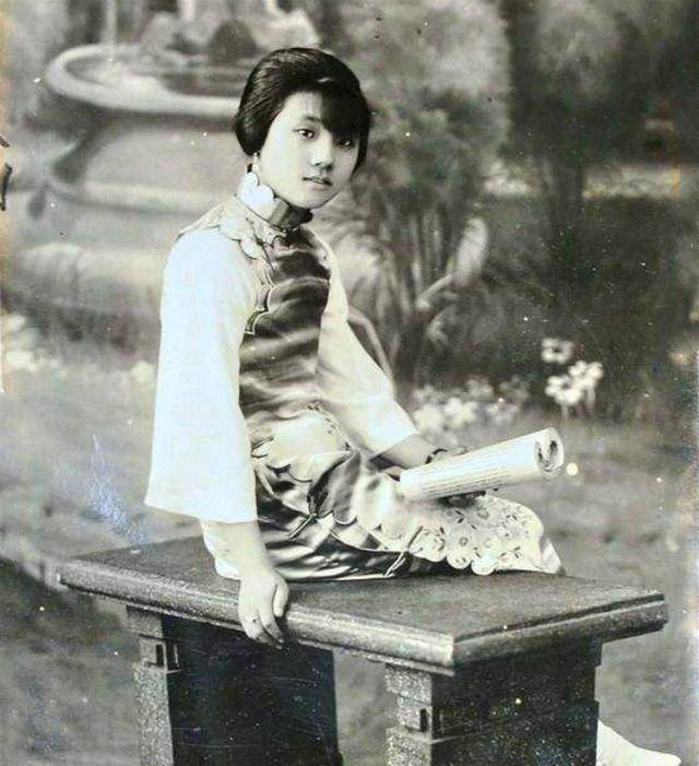 他是名满天下的诗人,却因为贫穷跳江自尽,24岁的妻子削发为尼_朱湘