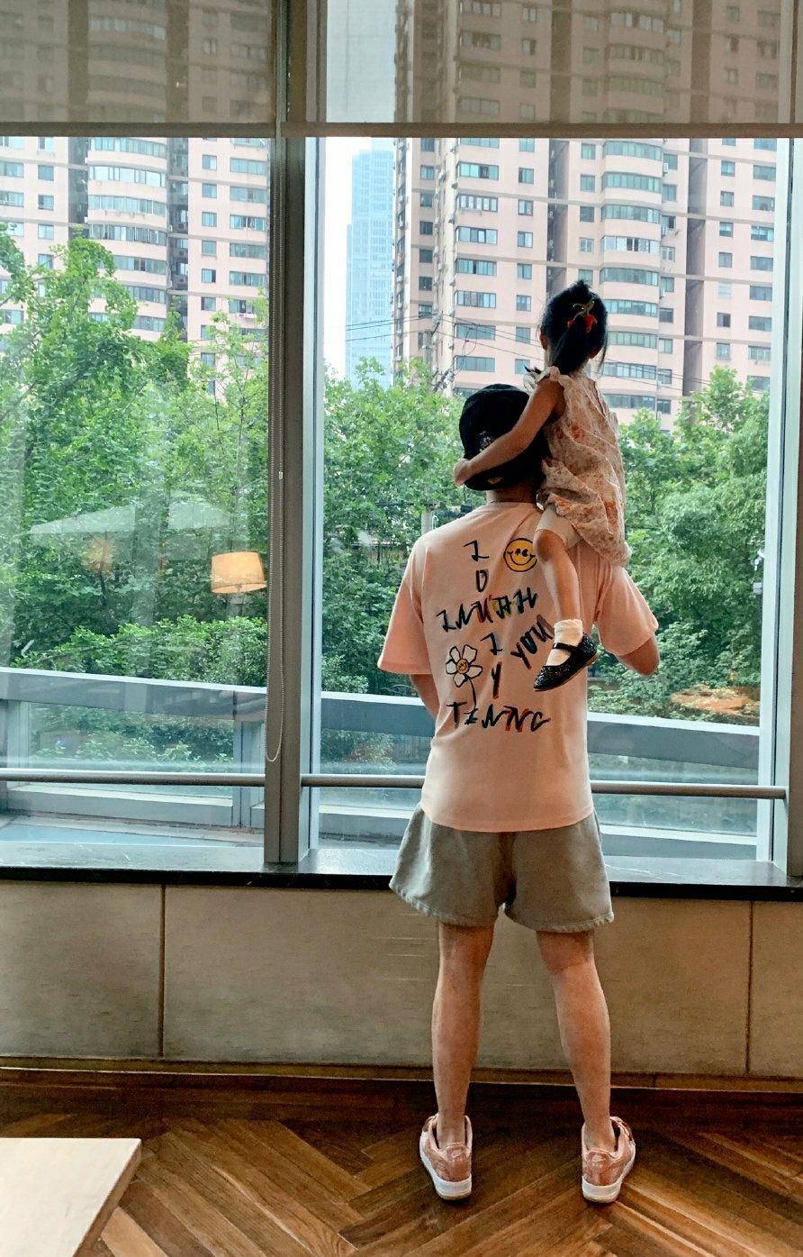 老二大佬姿态,表情全程抢镜_安安_妹妹