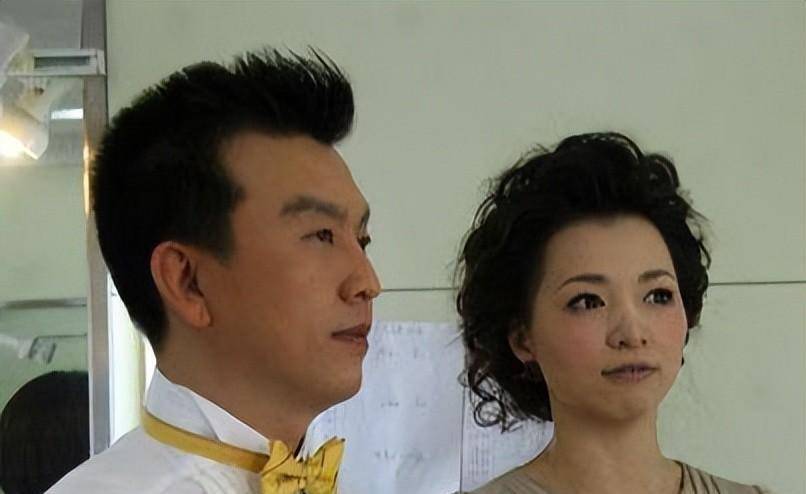 电视最痴情的主持人,3次下跪求婚董卿遭拒,今55岁仍单身一人_张泽群