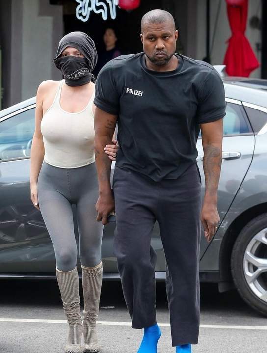 侃爷娇妻穿奇装异服险些坐牢,老丈人怒斥侃爷:你这不是爱_leo_kanye