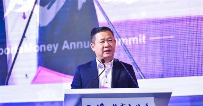 特步创始人丁水波:8岁辍学,曾在路边炸油条为生,如今年入60亿_运动