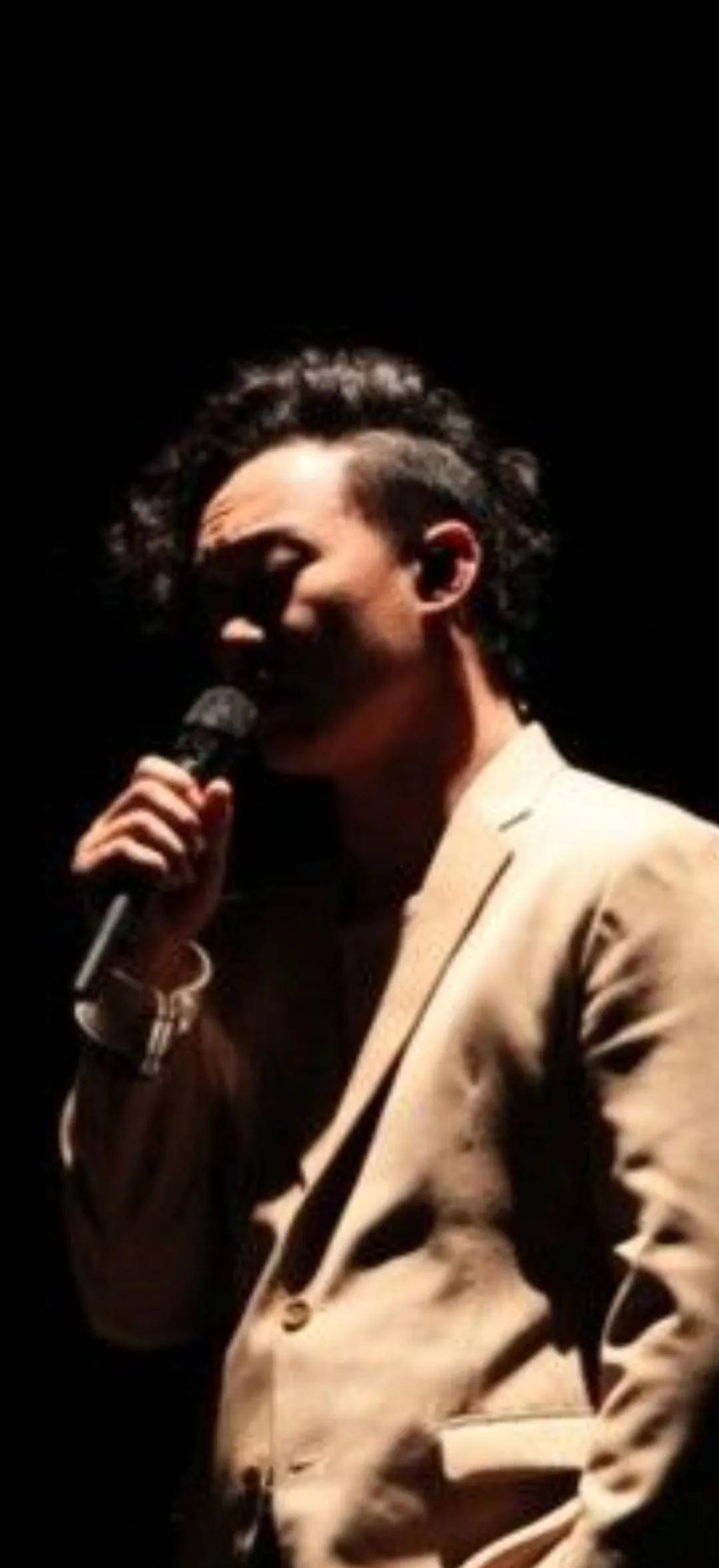 水瓶座的女人杨千嬅:可惜我是水瓶座与狮子座的"合不来"_黄伟文