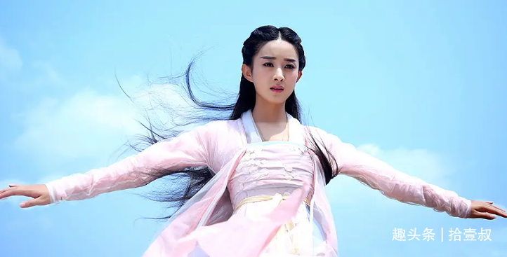 赵丽颖分手后首播,笑容满面已从分手阴影中走出,颜值气质逆生长_流量