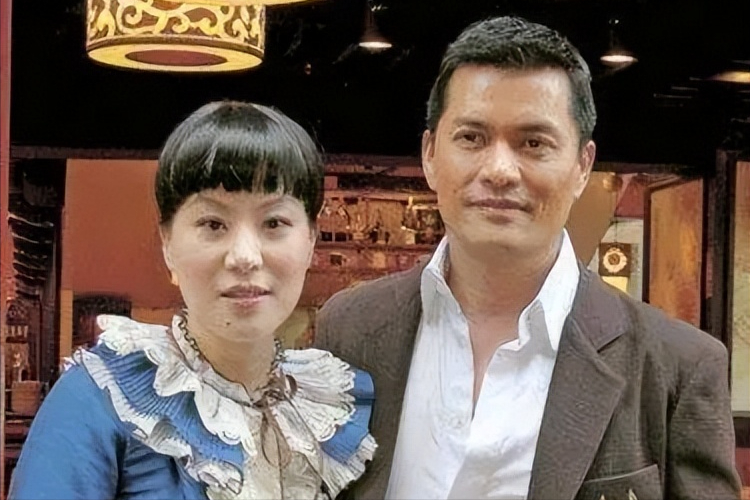 离婚32年,周海媚和吕良伟天差地别:她因病离世无儿女,他已三婚_感情