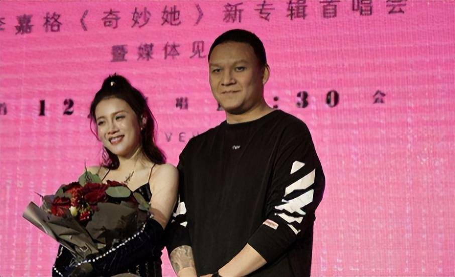 但是最后在和张碧晨的pk中她遗憾落败,不过她吸引了当时圈中导演车澈