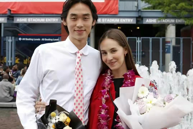 林依轮儿子林子濠毕业,与女友拥抱庆祝,两子均学习恋爱两不误