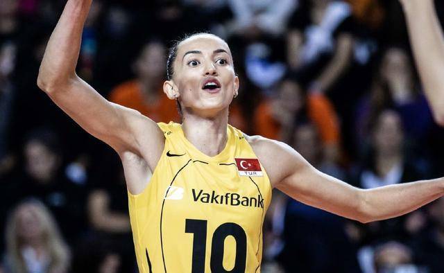 不得不提的一位就是朱婷迷妹,巴西女排主力主攻加比